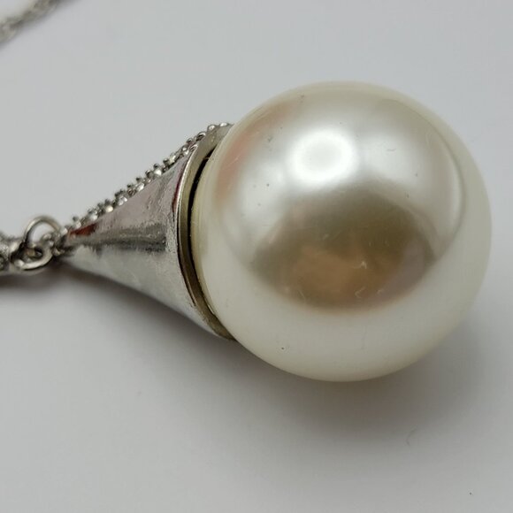 Charming Charlie Clear Crystal White Faux Pearl Statement Pendant Necklace 34" - Picture 4 of 9